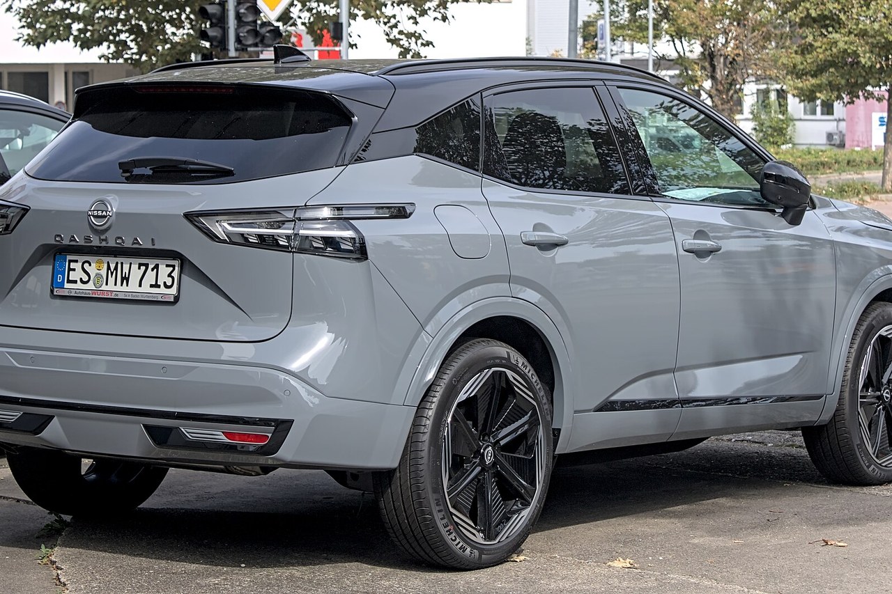 Compact SUV rental with high clearance for Croatian coastal roads