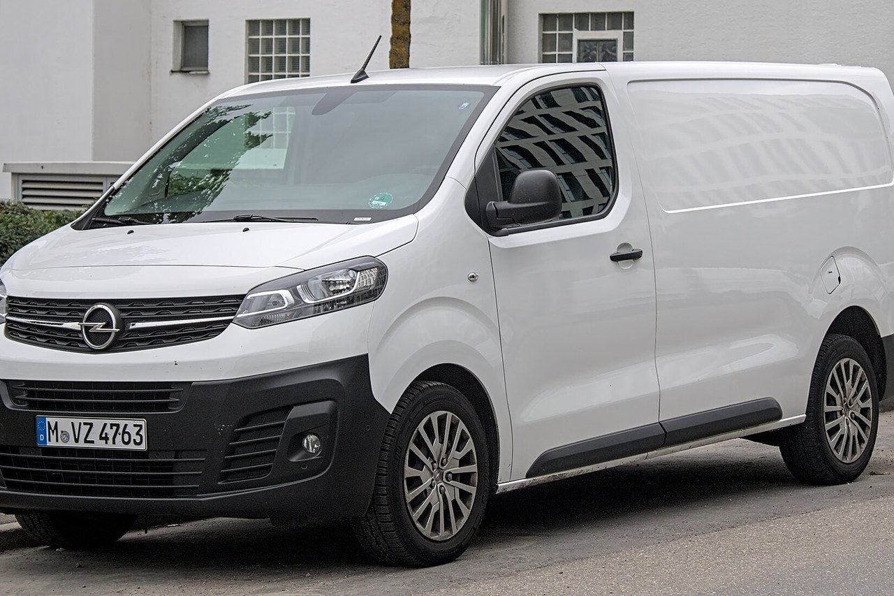 Nine-seater van rental for groups at Dubrovnik Airport